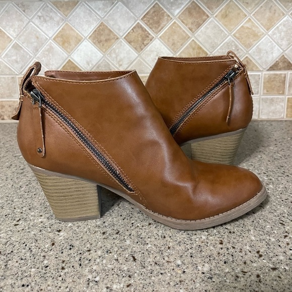 Massini Ashton Women’s Brown Heeled Ankle Booties Size 10 - Picture 6 of 7